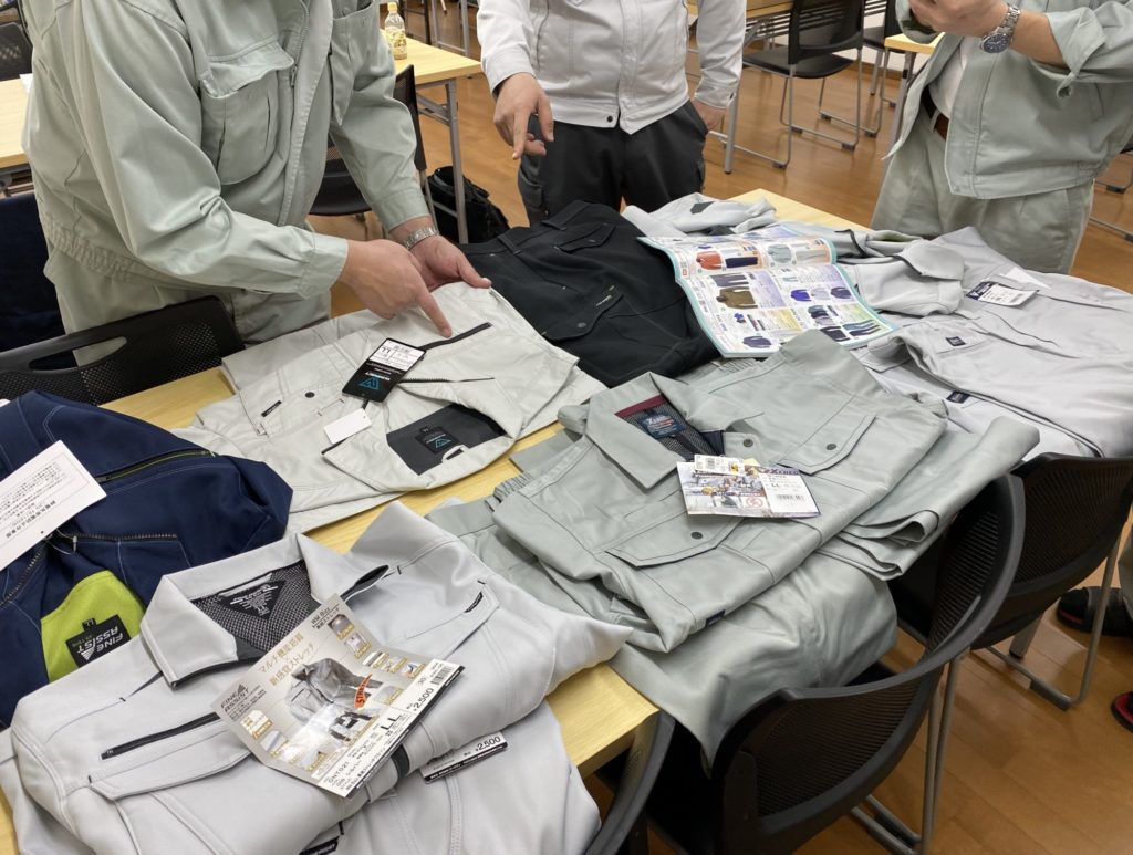 ユニフォーム選定中